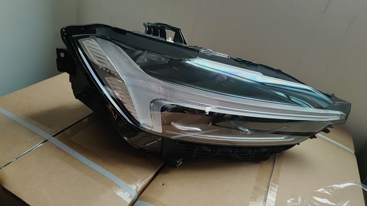 Headlight Left (Domestic) (OE 31358106) — VOLVO replacement part