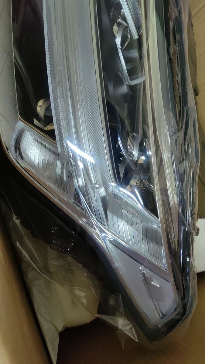 Headlight Left Hand (OE 31468918) — VOLVO replacement part