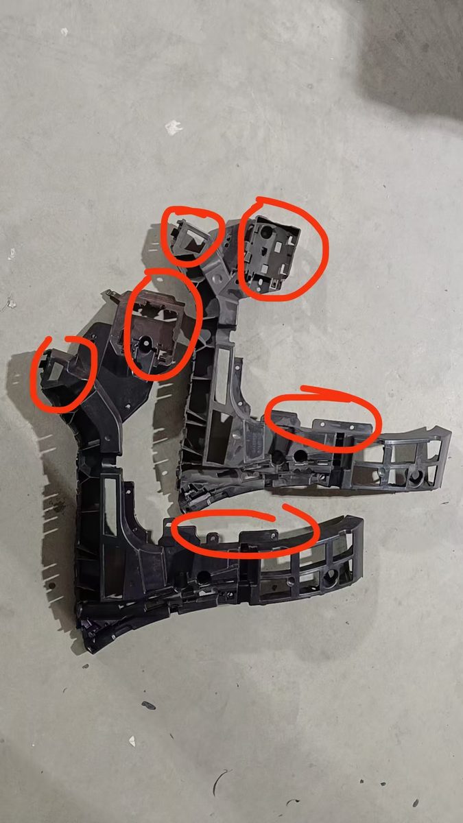 Rear Bumper Bracket (Plastic) (OE 31663175) — VOLVO replacement part