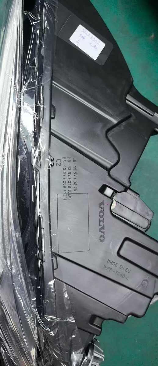 Headlight Left Hand (OE 31677039) — VOLVO replacement part