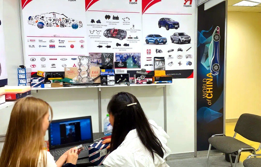 YIQIDA team at an automotive parts trade exhibition